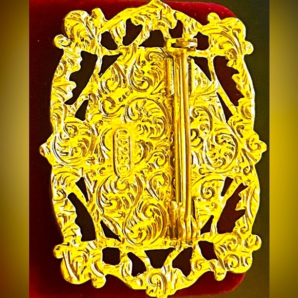 1928 Gold and Black Rectangle Brooch - Picture 8 of 12